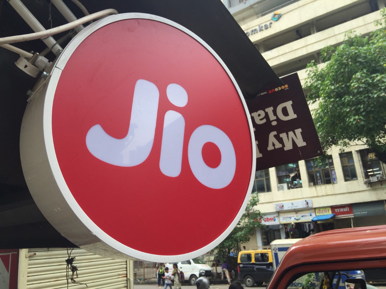 Reliance Said to Tap McLaren&rsquo;s Sethia as Jio Financial CEO